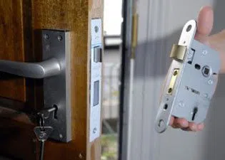 Livingston Locksmith Service Livingston, NJ 973-339-5369 - 6a-Locks-Replace